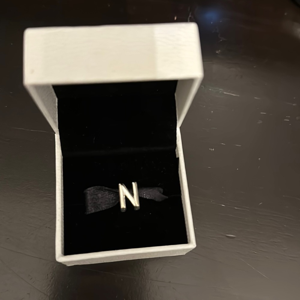 Pandora charm “N”